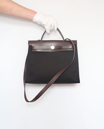 Herbag Zip 31 Canvas Toile/Hunter Leather in Black/Ebene, front view